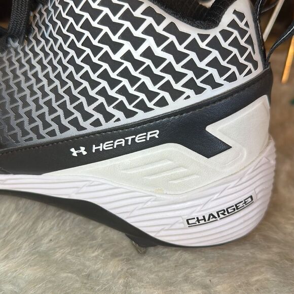 Under Armour shoes with cleats 10.5 (6024) - Picture 5 of 9